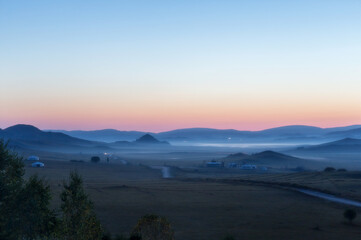 凤凰于飞,翙翙其羽.有凤来仪兮,见则天下安宁 什么意思 凤凰于飞翙翙其羽